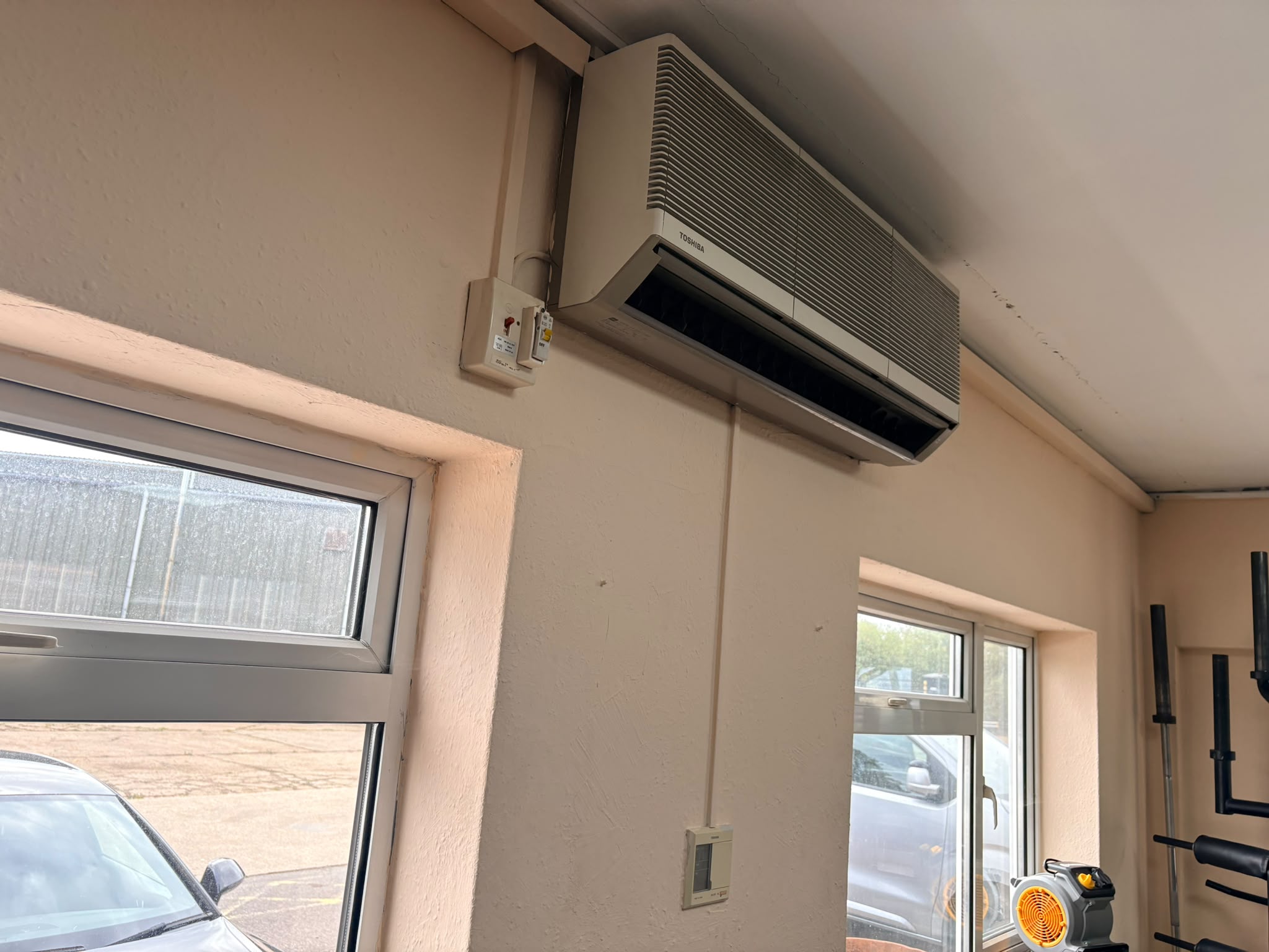 Indoor unit and local isolator