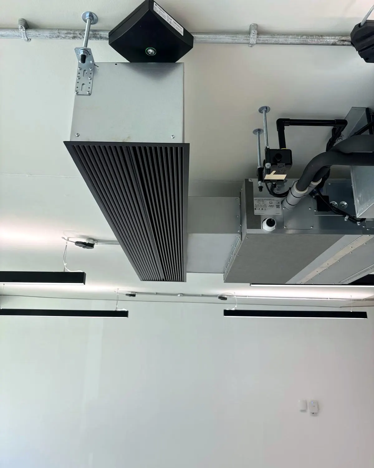 Gym air conditioning cassette unit installed