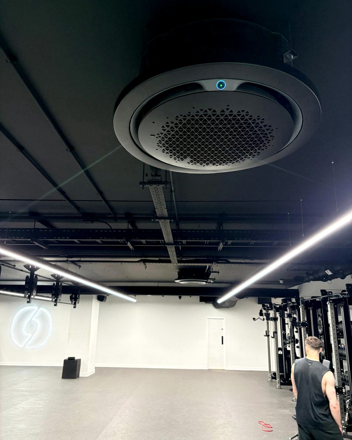 Rooftop air conditioning plant installation