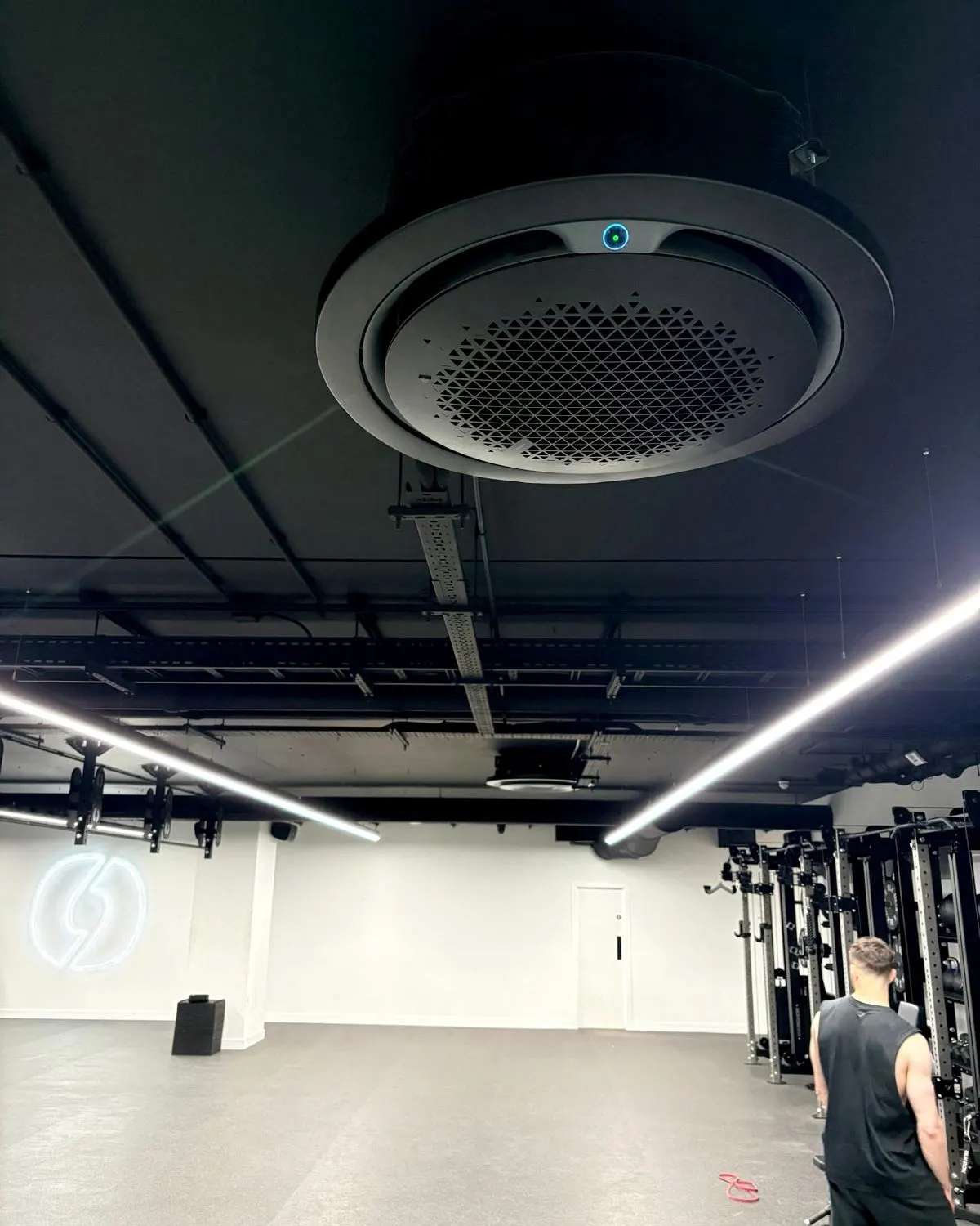 Rooftop air conditioning plant installation
